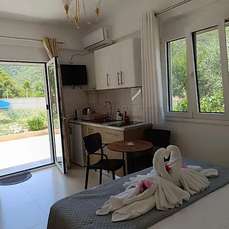 Athina Guest house Himare