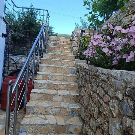Casa de hóspedes Athina Himare